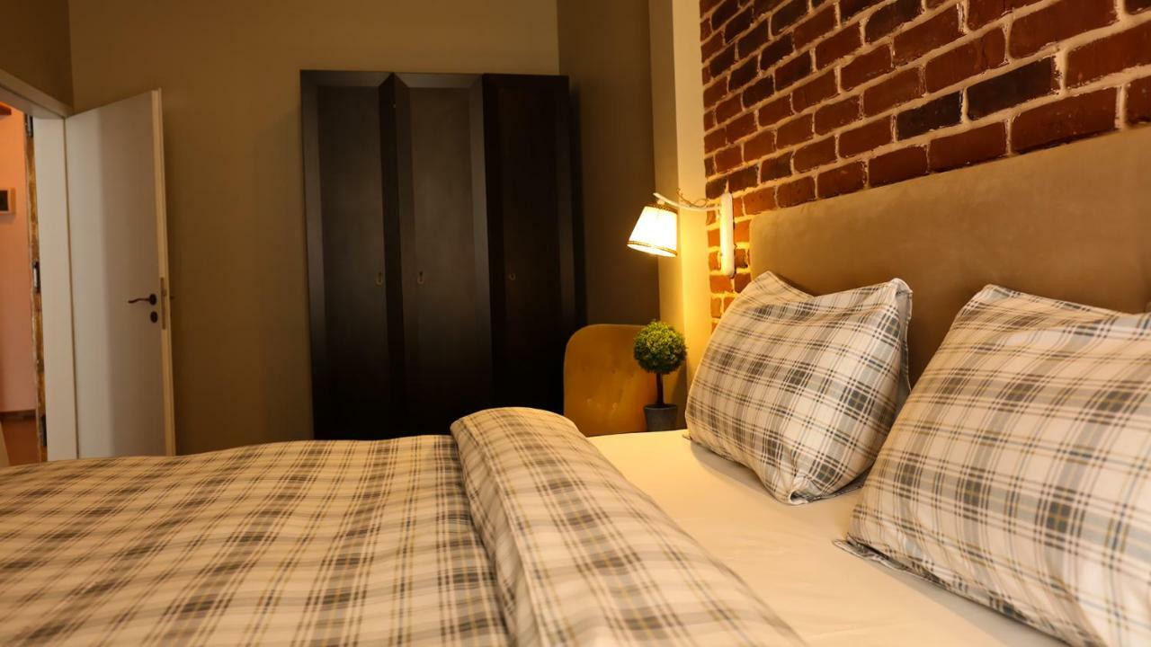 Unirii Old Square 4 Apartment *