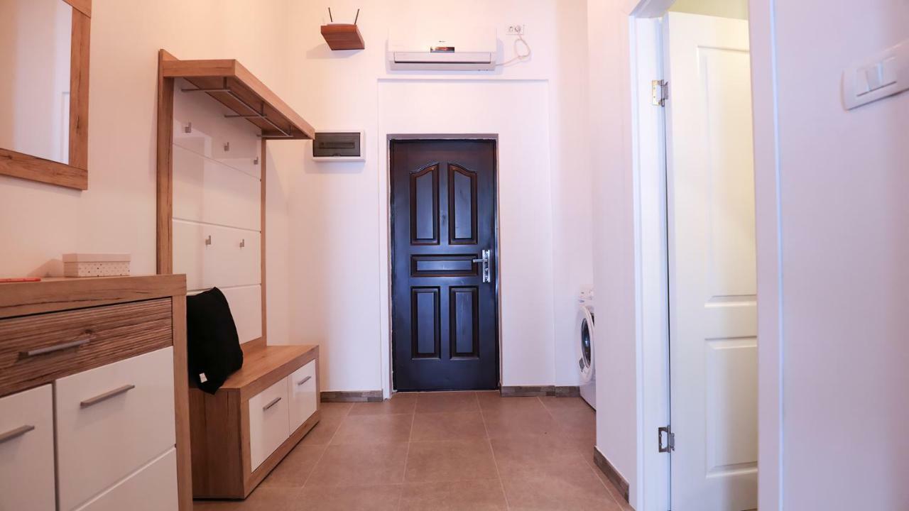 Unirii Old Square 4 Apartment *